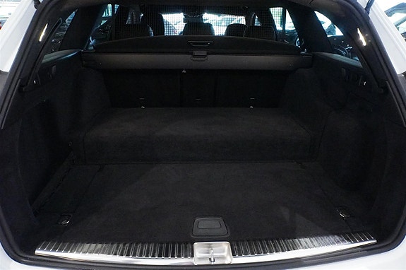Mercedes-Benz E300 de 13 of 15