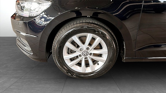 Volkswagen Touran 9 of 12