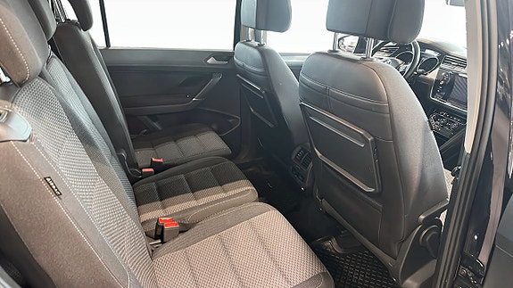 Volkswagen Touran 5 of 5