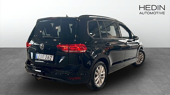 Volkswagen Touran 2 of 5