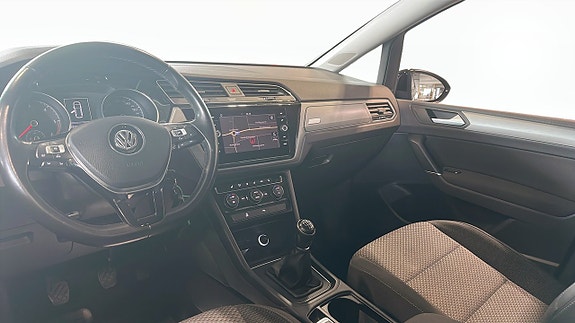 Volkswagen Touran 12 of 12