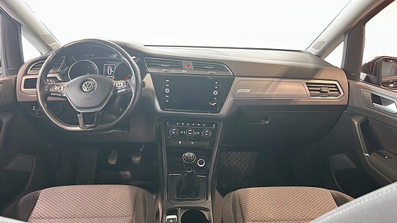 Volkswagen Touran 4 of 5