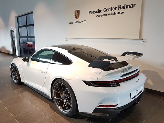 Porsche 911 GT3 4 of 5