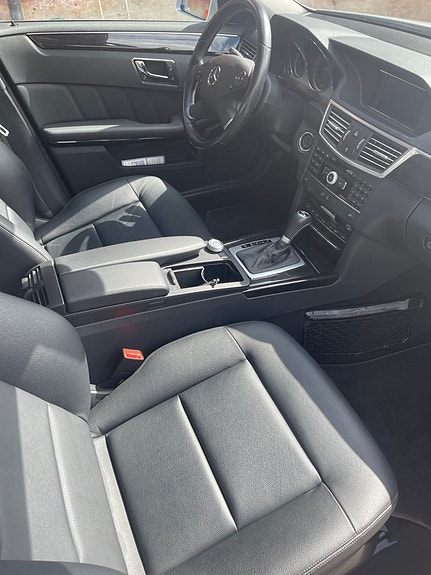 Mercedes-Benz E250 5 of 6