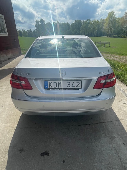 Mercedes-Benz E250 4 of 6