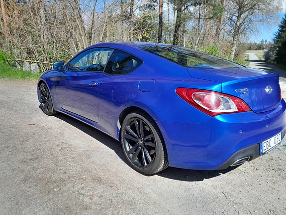 Hyundai Genesis 4 of 6
