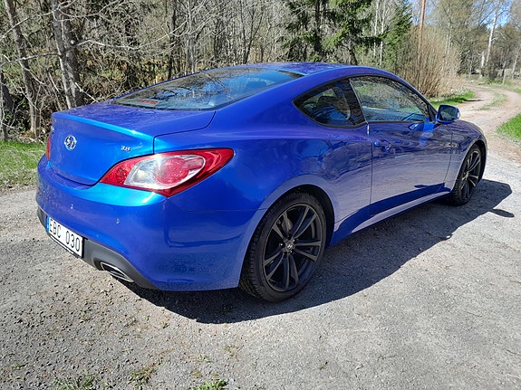Hyundai Genesis 3 of 6