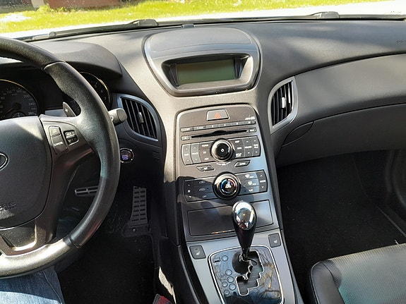 Hyundai Genesis 5 of 6