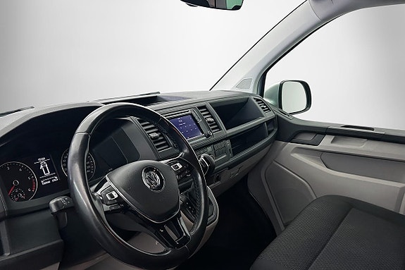 Volkswagen Caravelle 4 of 5