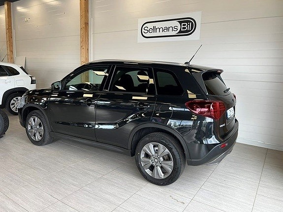 Suzuki Vitara 2 of 5