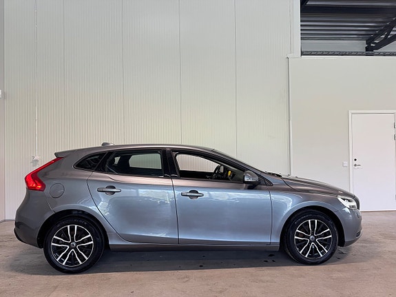 Volvo V40 2 of 5