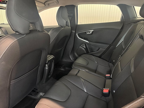 Volvo V40 17 of 20