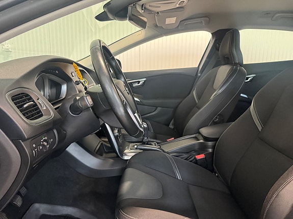 Volvo V40 8 of 20