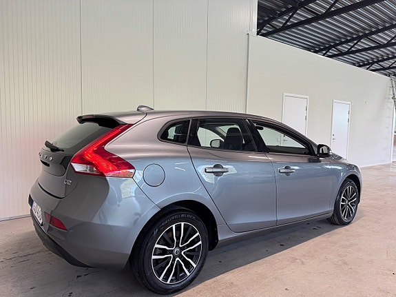Volvo V40 3 of 5