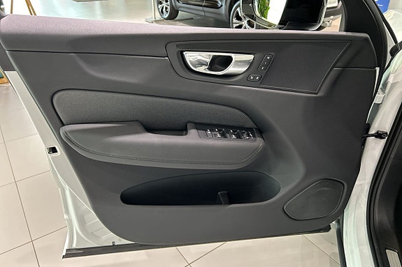 Volvo XC60 13 of 18