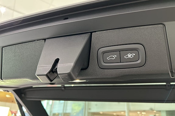 Volvo XC60 12 of 18