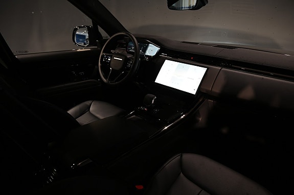 Land Rover Range Rover Sport 15 of 23