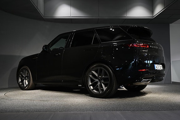 Land Rover Range Rover Sport 3 of 5