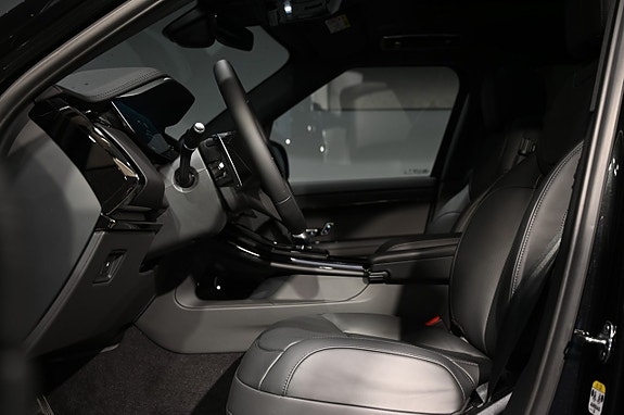Land Rover Range Rover Sport 10 of 23