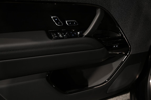 Land Rover Range Rover Sport 18 of 23