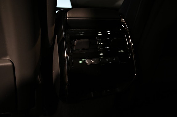 Land Rover Range Rover Sport 17 of 23