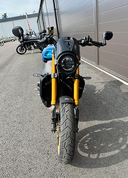 Yamaha XSR 900 3 of 5