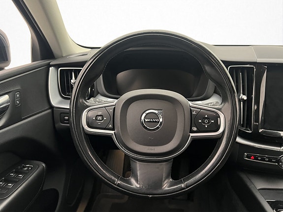 Volvo XC60 13 of 30