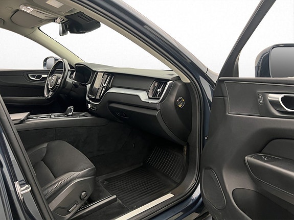 Volvo XC60 11 of 30