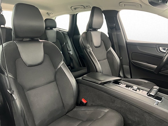 Volvo XC60 10 of 30