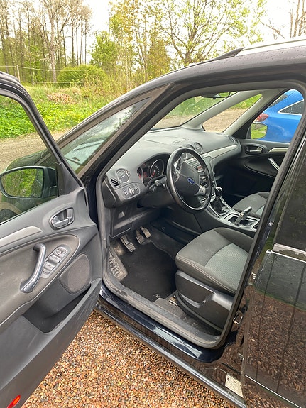 Ford Galaxy 7 of 11