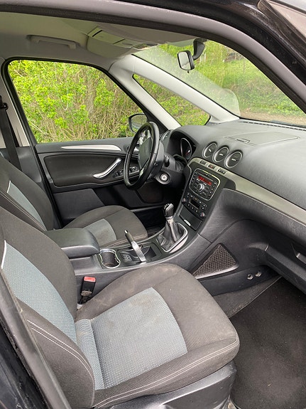 Ford Galaxy 8 of 11