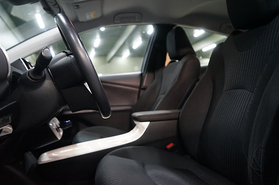 Toyota Prius 8 of 15