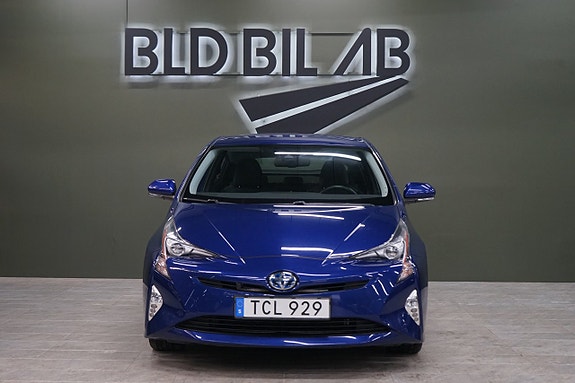 Toyota Prius 3 of 5