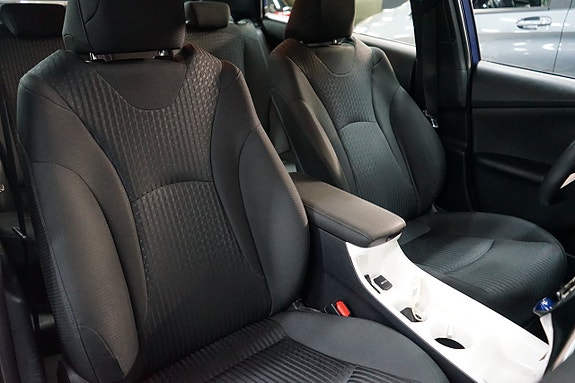 Toyota Prius 10 of 15