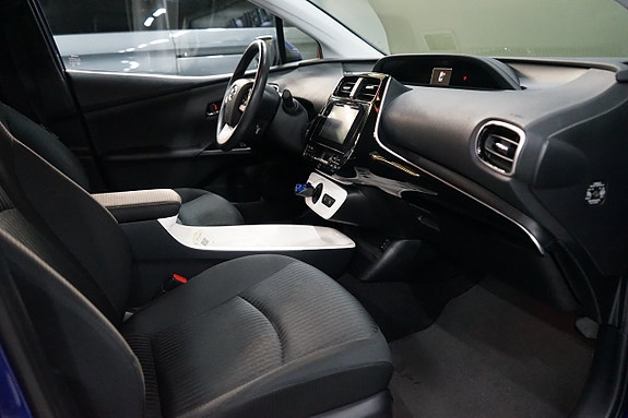 Toyota Prius 9 of 15