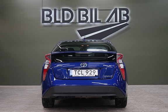 Toyota Prius 6 of 15