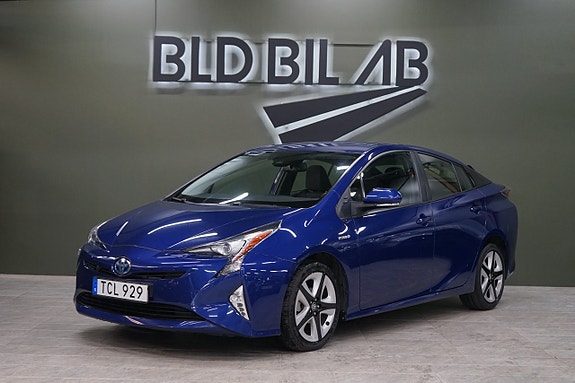 Toyota Prius 2 of 5