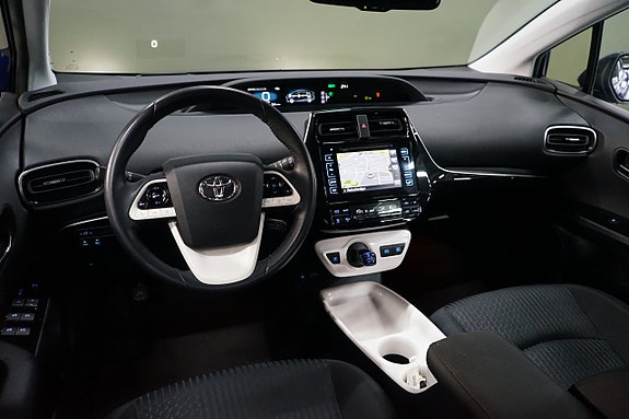 Toyota Prius 7 of 15
