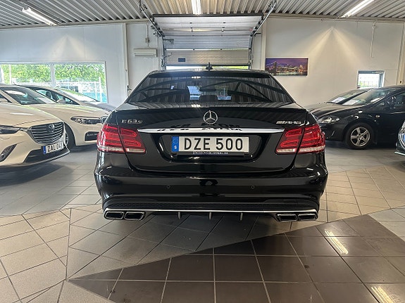 Mercedes-Benz E220 7 of 14