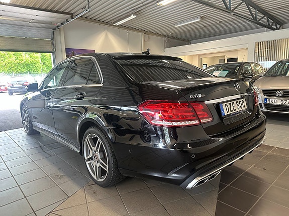Mercedes-Benz E220 8 of 14
