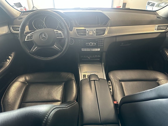 Mercedes-Benz E220 10 of 14