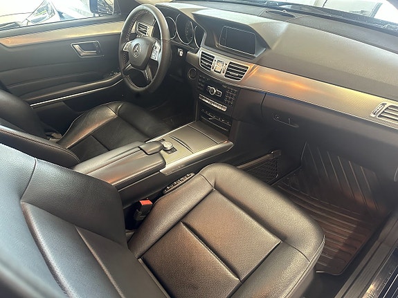 Mercedes-Benz E220 13 of 14