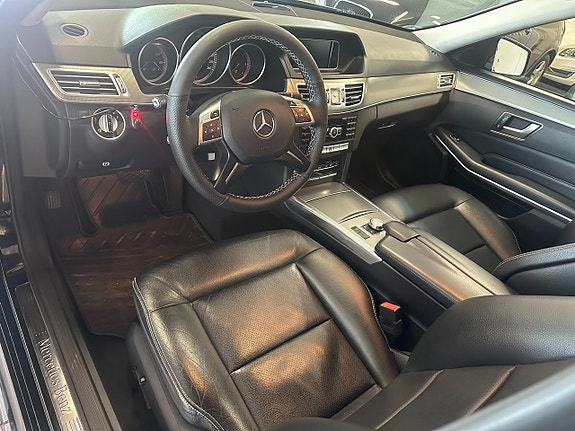 Mercedes-Benz E220 12 of 14