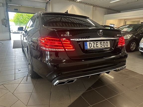 Mercedes-Benz E220 9 of 14
