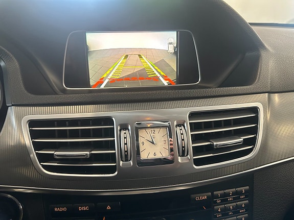Mercedes-Benz E220 11 of 14