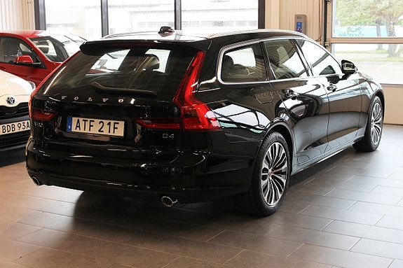 Volvo V90 3 of 5