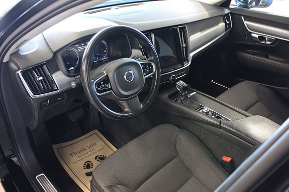 Volvo V90 2 of 5