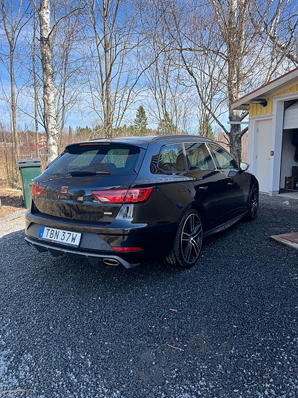 Seat Leon 2 of 6
