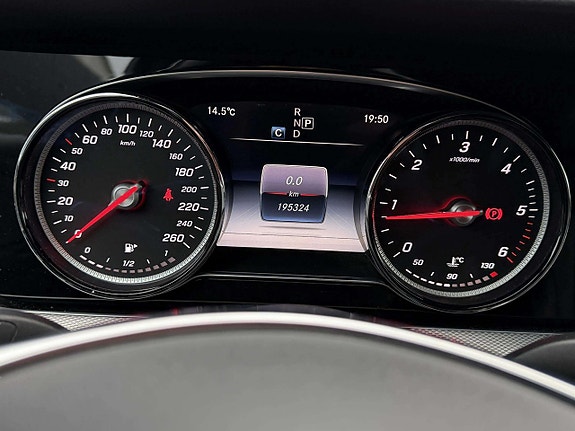 Mercedes-Benz E220 17 of 27