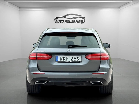 Mercedes-Benz E220 11 of 27